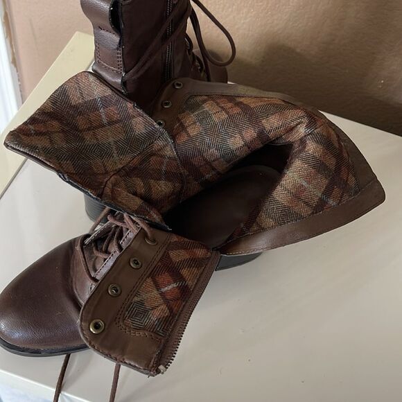 American Rag Laina Brown Block-Heel Combat Booties size 9 - Picture 7 of 8